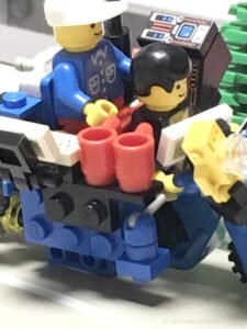 レゴで作る「超高性能大型二輪で娘とツーリング」