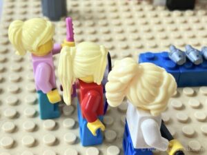 20241127 レゴで作った「とある街の武器屋」