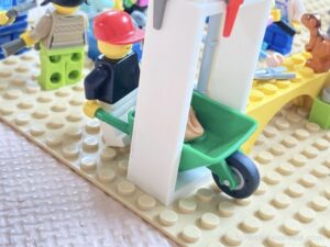 20241127 レゴで作った「とある街の武器屋」