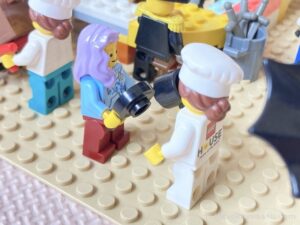 20241127 レゴで作った「とある街の武器屋」